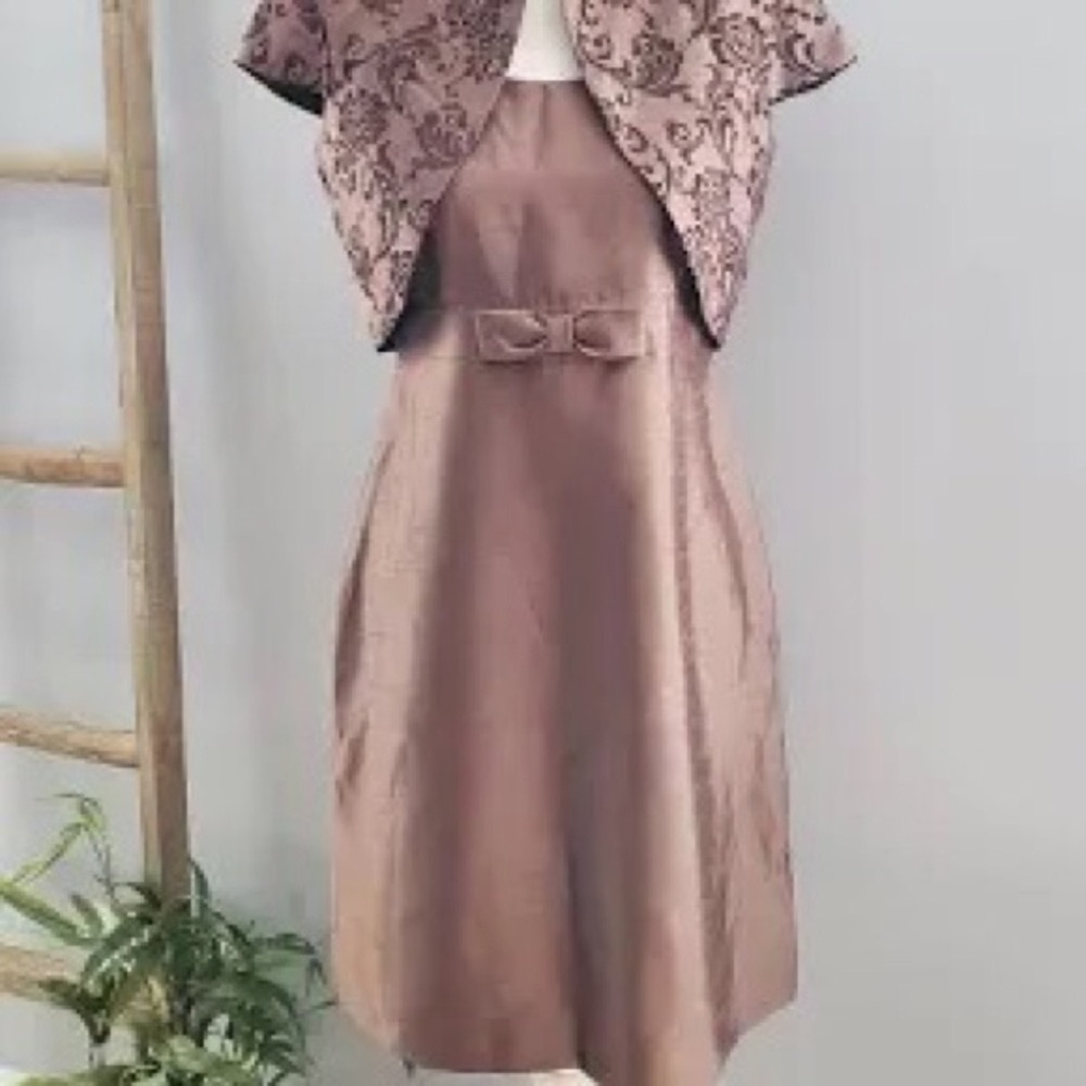 JESSICA HOWARD: BROWN BEADED SPECIAL OCCASION DRESS WITH BOLERO JACKET SIZE 6
